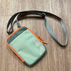 NWOT lululemon athletica Green and Orange Bag